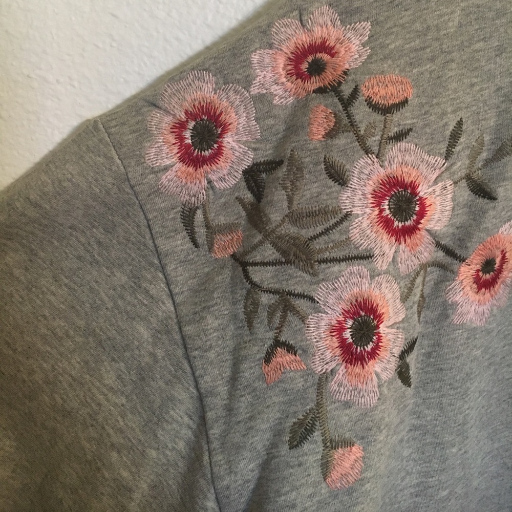 Embroidered sweater | Perfect for Fall - Picture 3 of 4