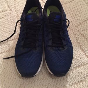 Nike never worn men's running sneakers