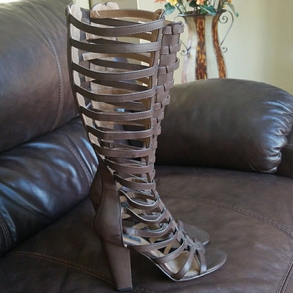 Heeled boots - Picture 2 of 2