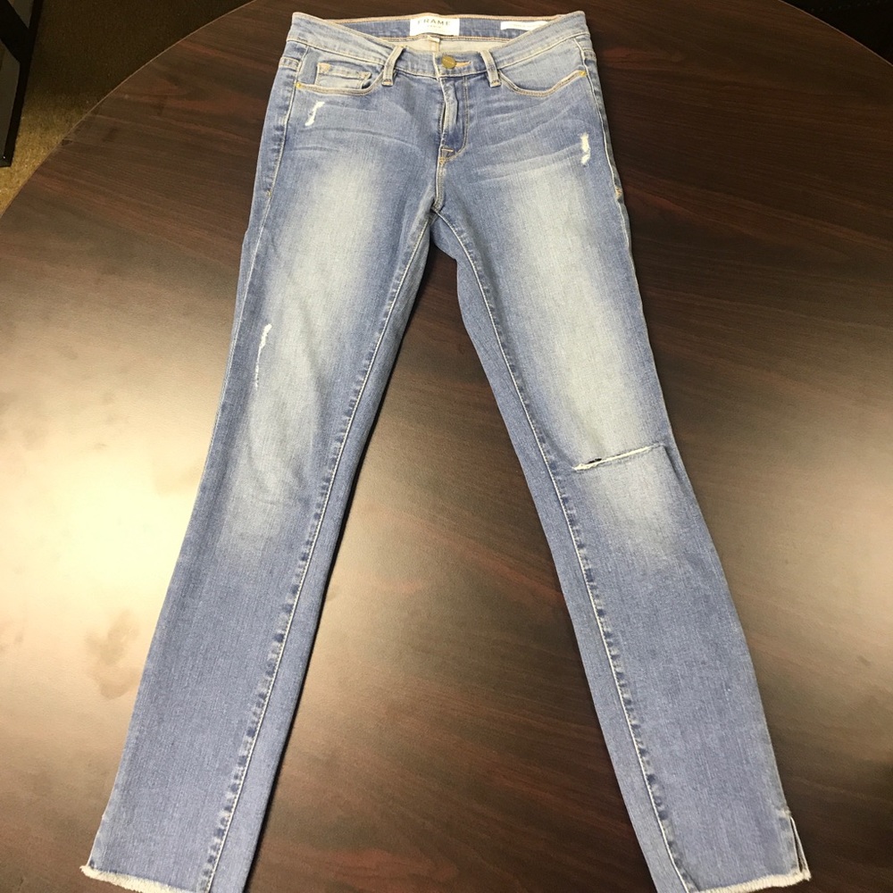 Frame cropped ankle jeans. Size 28