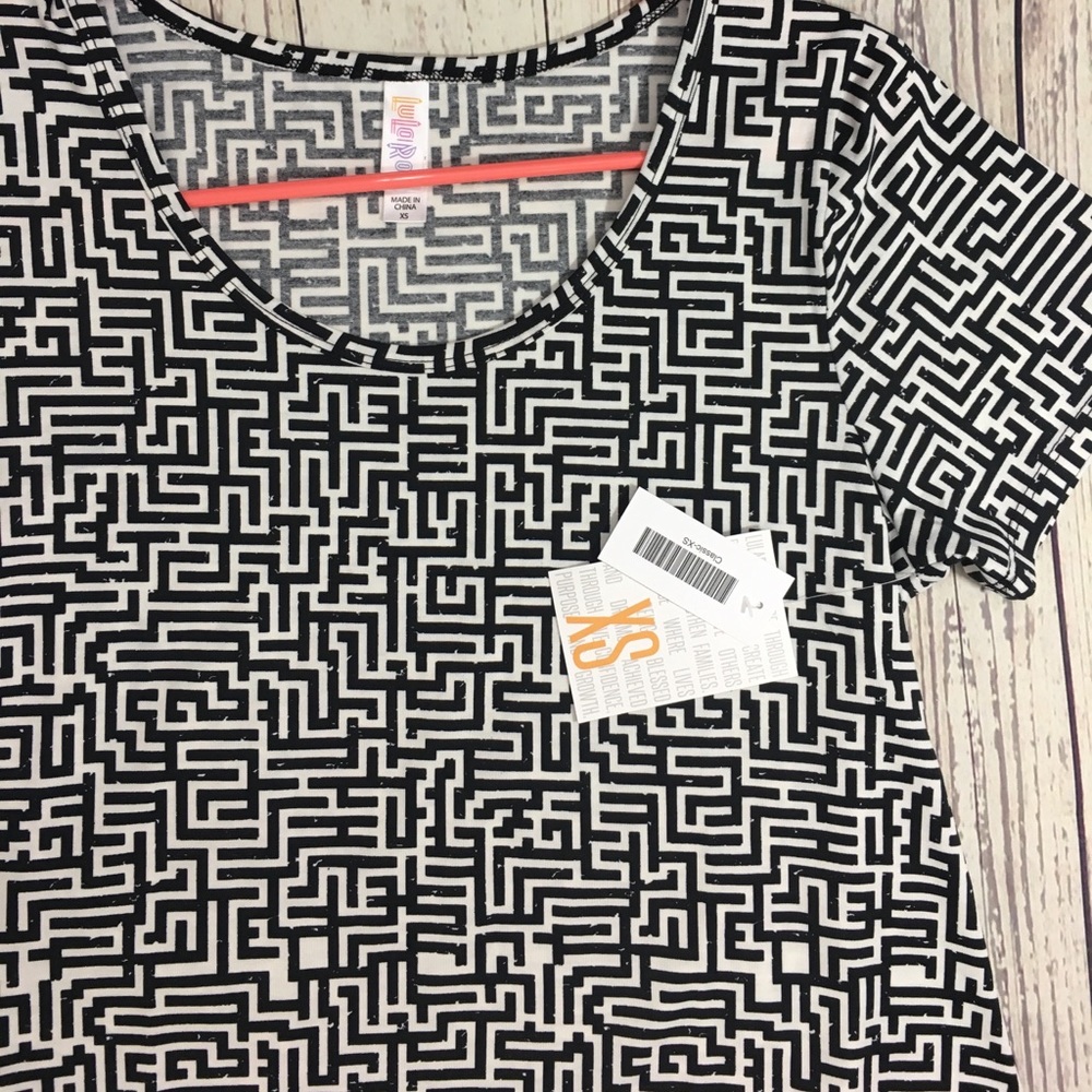 XS LuLaRoe Classic T