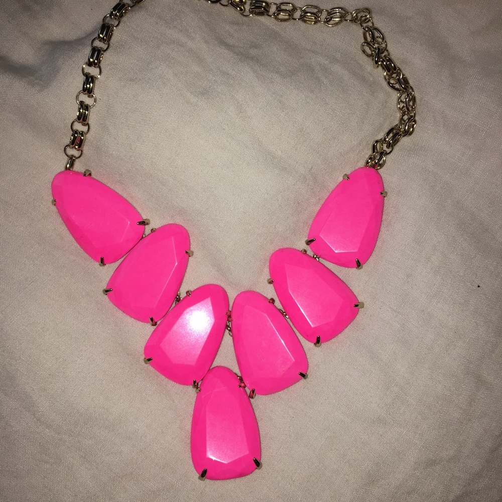 Kendra Scott Harlow statement necklace in hot pink