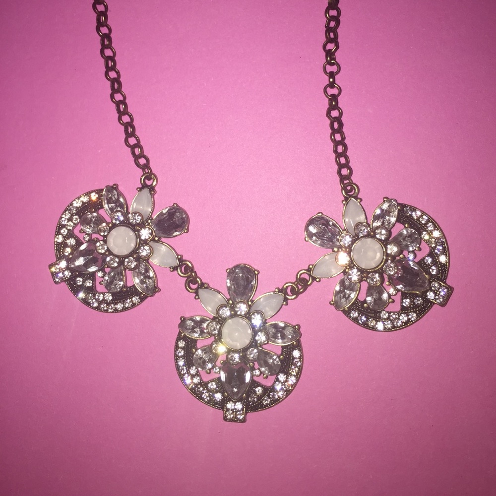 Elegant three stone statement necklace