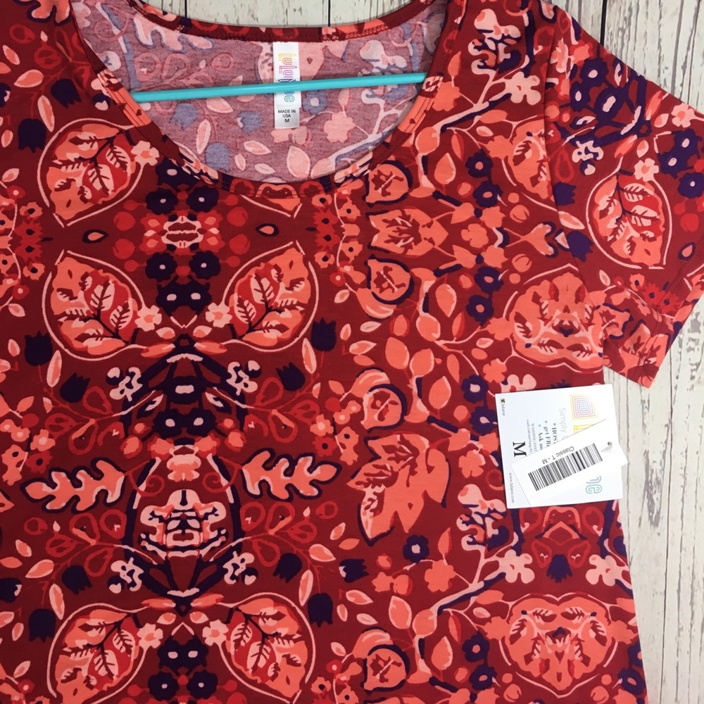 Medium LuLaRoe Classic T