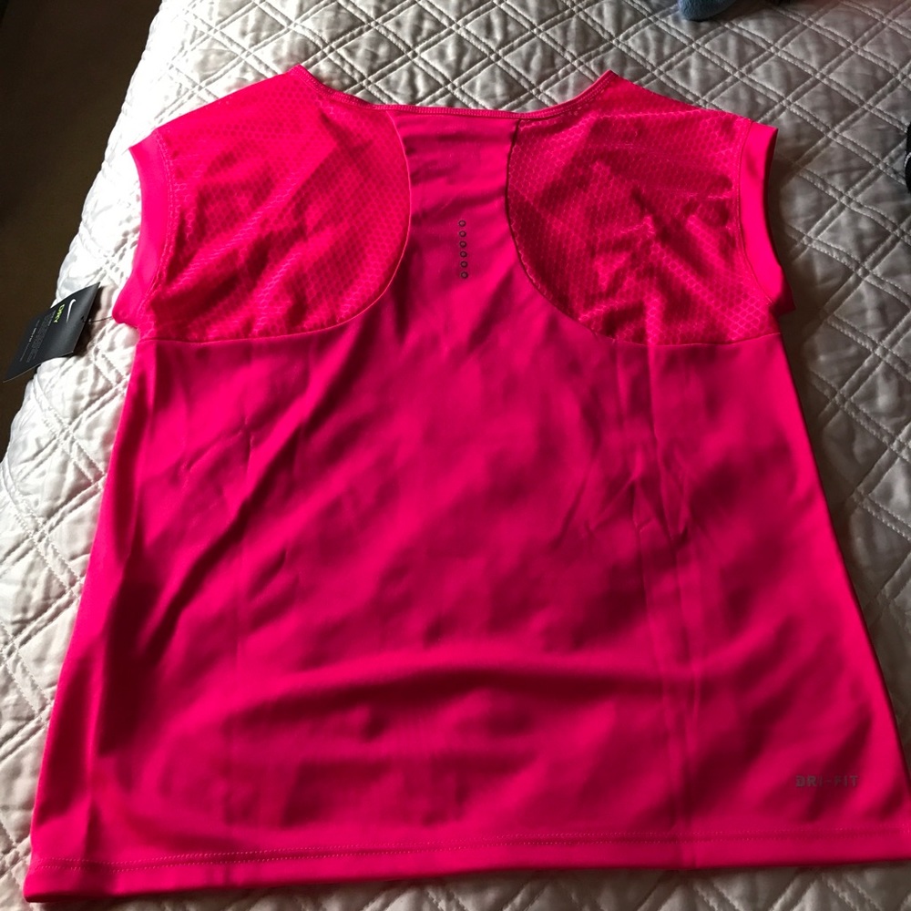 Pink nike shirt - Picture 2 of 2