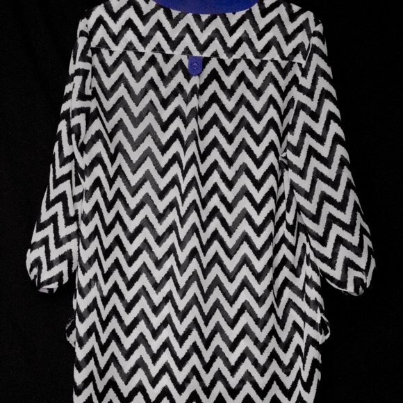 Tacera Black & White Sheer Chevron Top - Picture 2 of 3