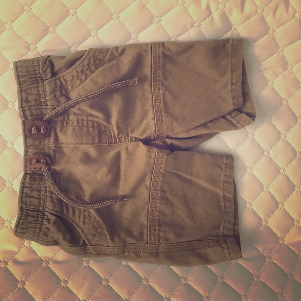 Adorable Old Navy 3-6 mo Cargo Short