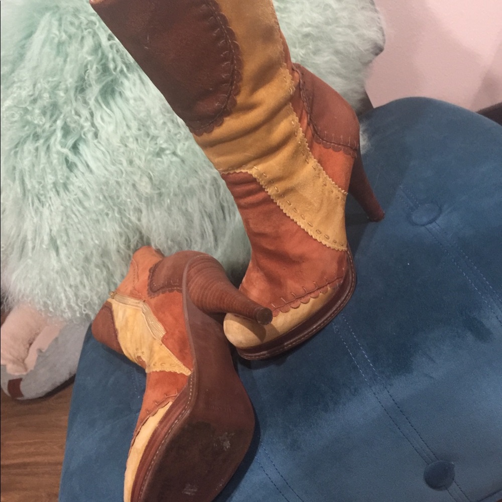 Retro Vince Camuto platform boots