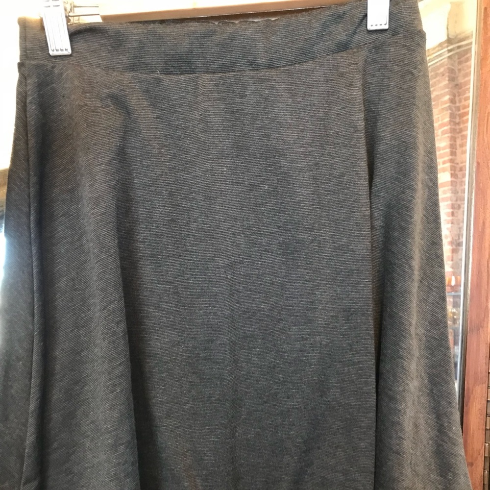 ✨Flowy Grey Skirt!✨ - Picture 3 of 3