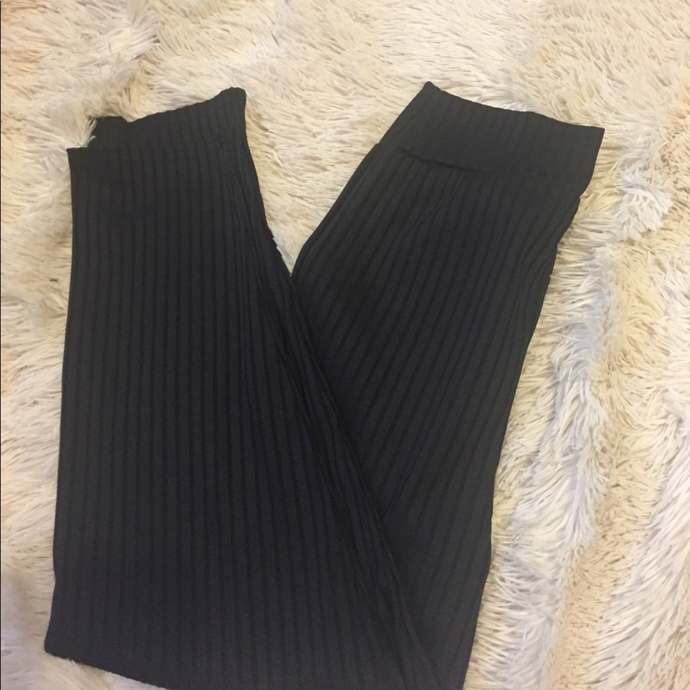 Black pleated tights