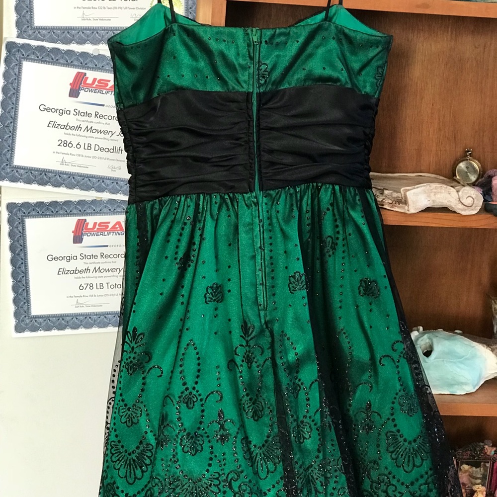 Formal Dress - Picture 2 of 7