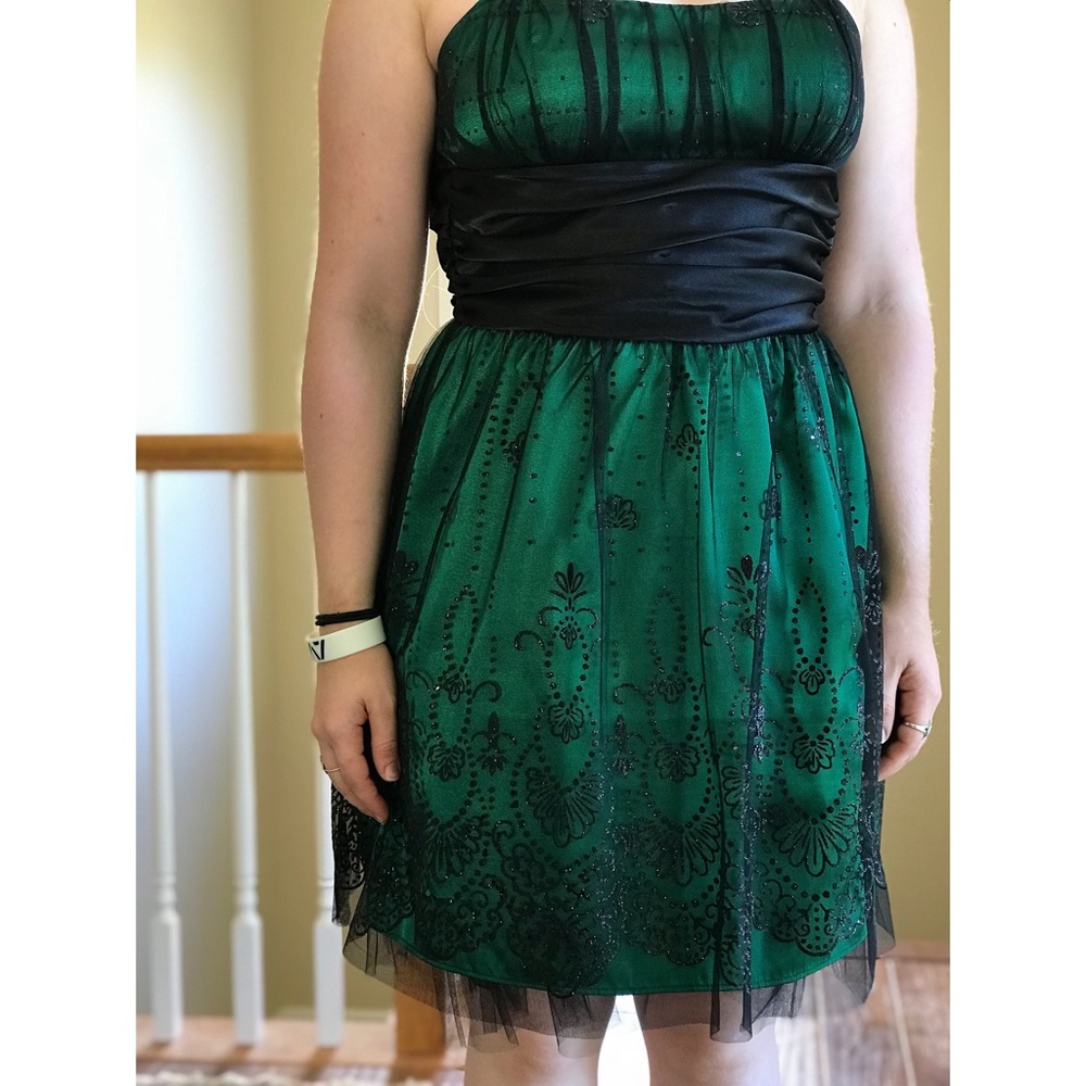 Formal Dress - Picture 3 of 7