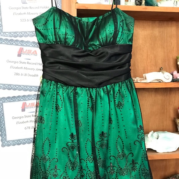 Formal Dress - Picture 1 of 7