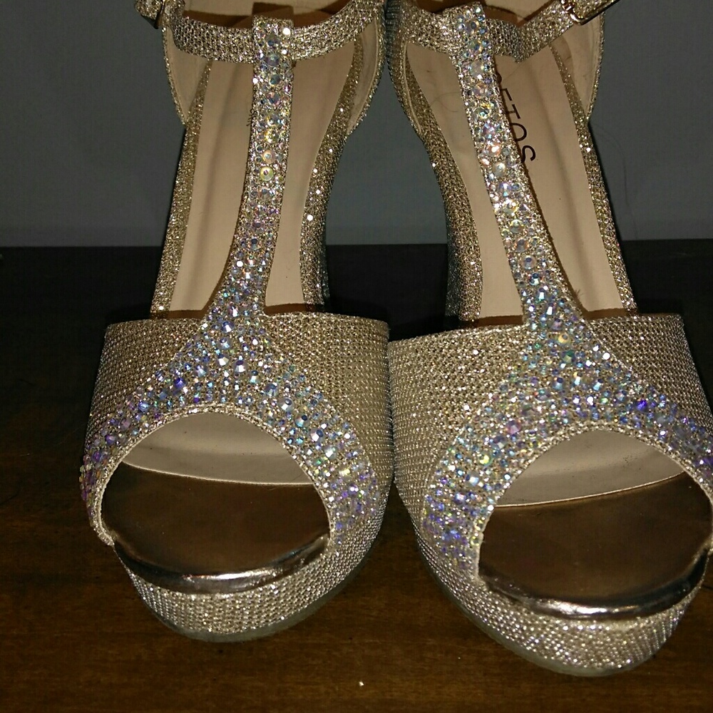 Gold wedges