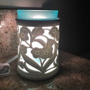 Spring/summer Scentsy Warmer