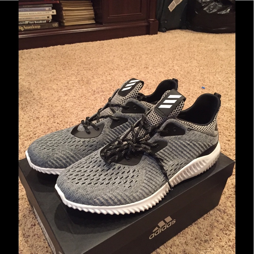 Adidas alphabounce em women’s 10. New without box