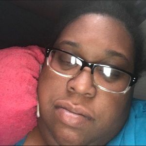 Meet your Posher, Kenisha