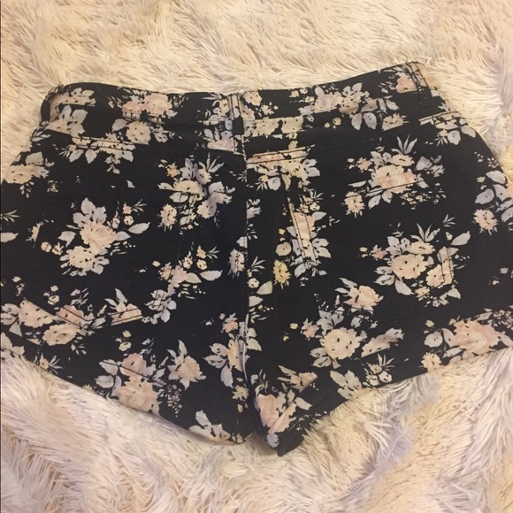 Floral shorts - Picture 2 of 2