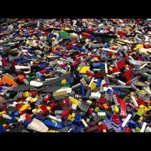 2IB of random Legos