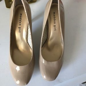 Madden Girl nude pumps