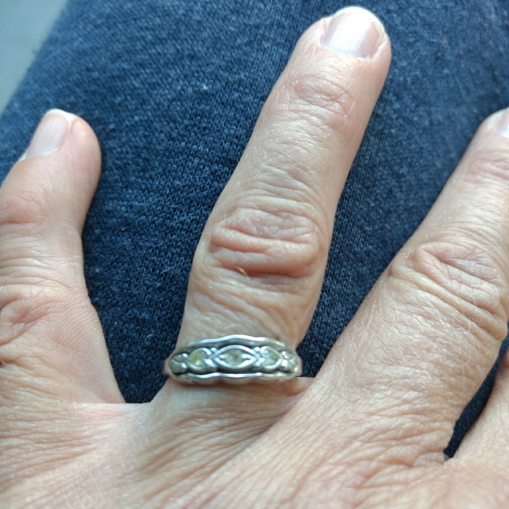 Cute little Sterling silver ring in size 5.5