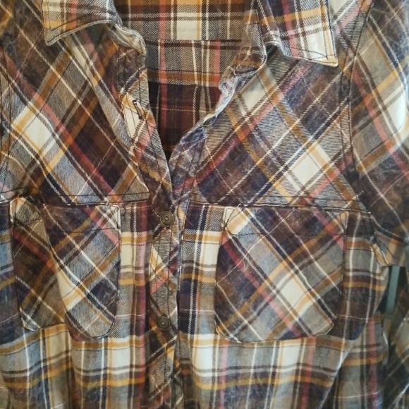Button down Shirt - Picture 3 of 4