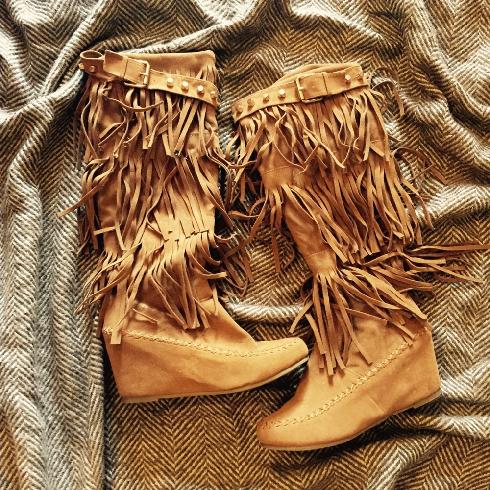 Fringe boots with slight heel!
