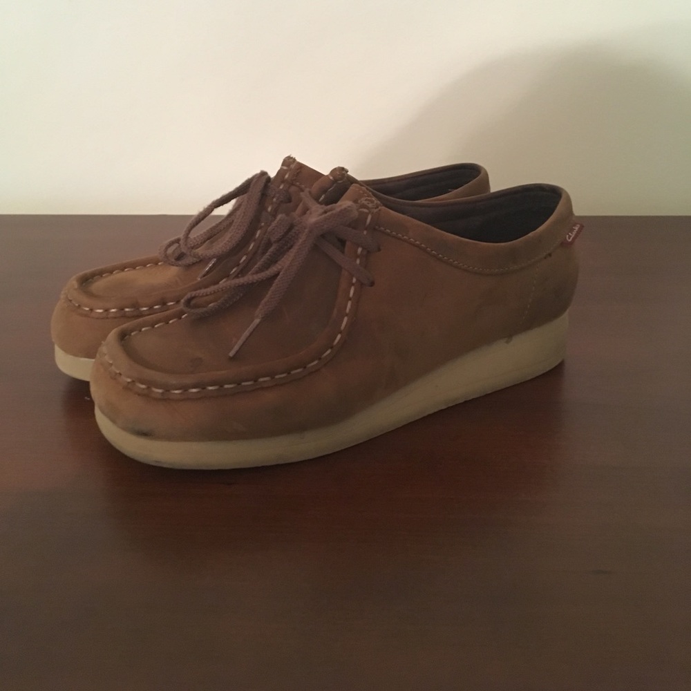 Clark’s brown shoes size 6.5 fit like a 7