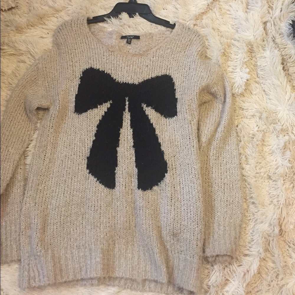Bow sweater