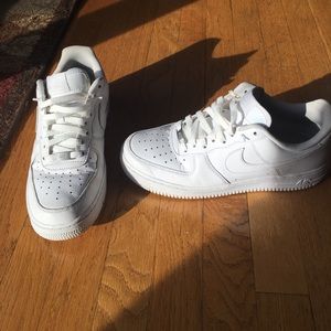 White Nike Air Force 1