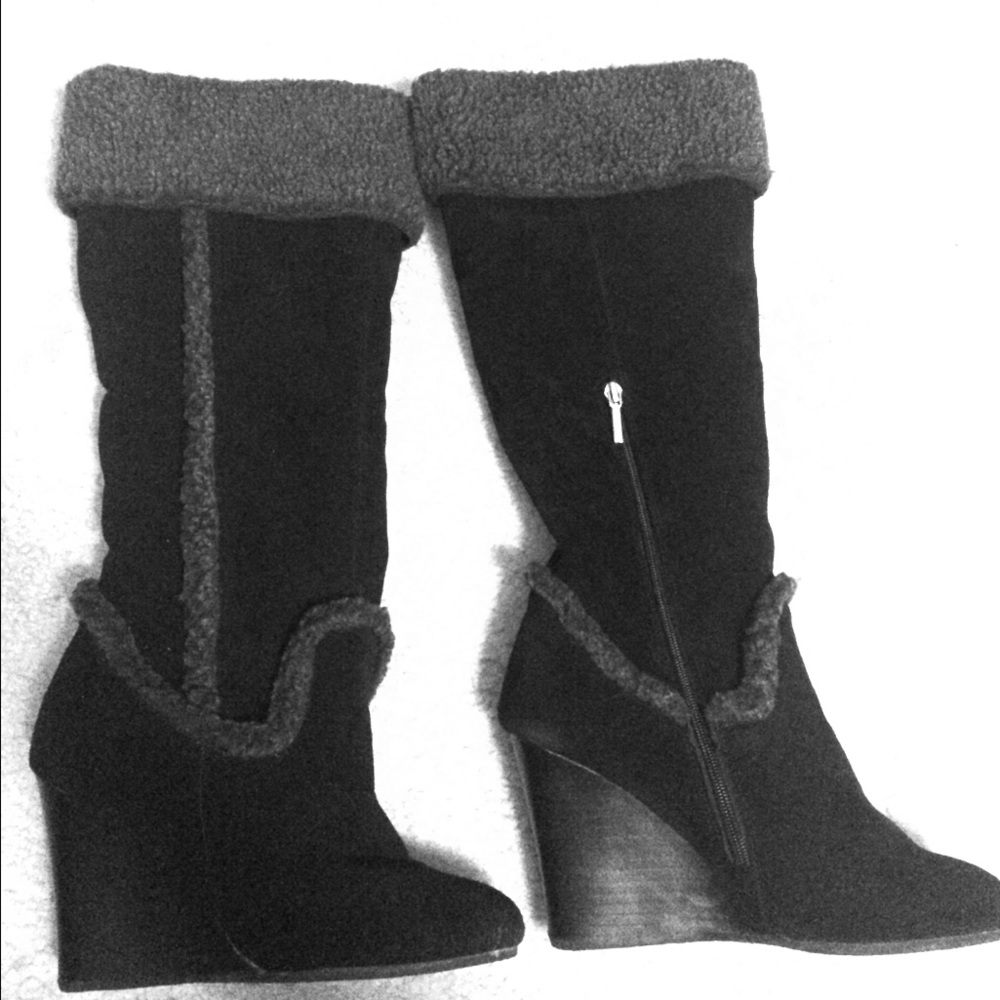 💖 Gorgeous black suede boots! 🎀