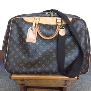 Authentic Louis Vuitton Alize 2 pouch bag w/locks