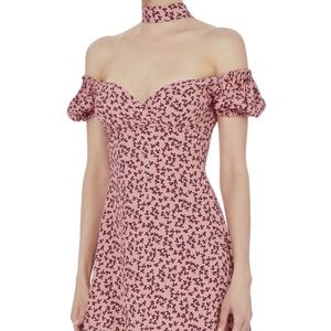 Alexis
Loele Off Shoulder Choker Floral Dress