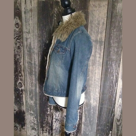 SOLD*A&F Faux Fur Collared Denim Jacket - Picture 2 of 4