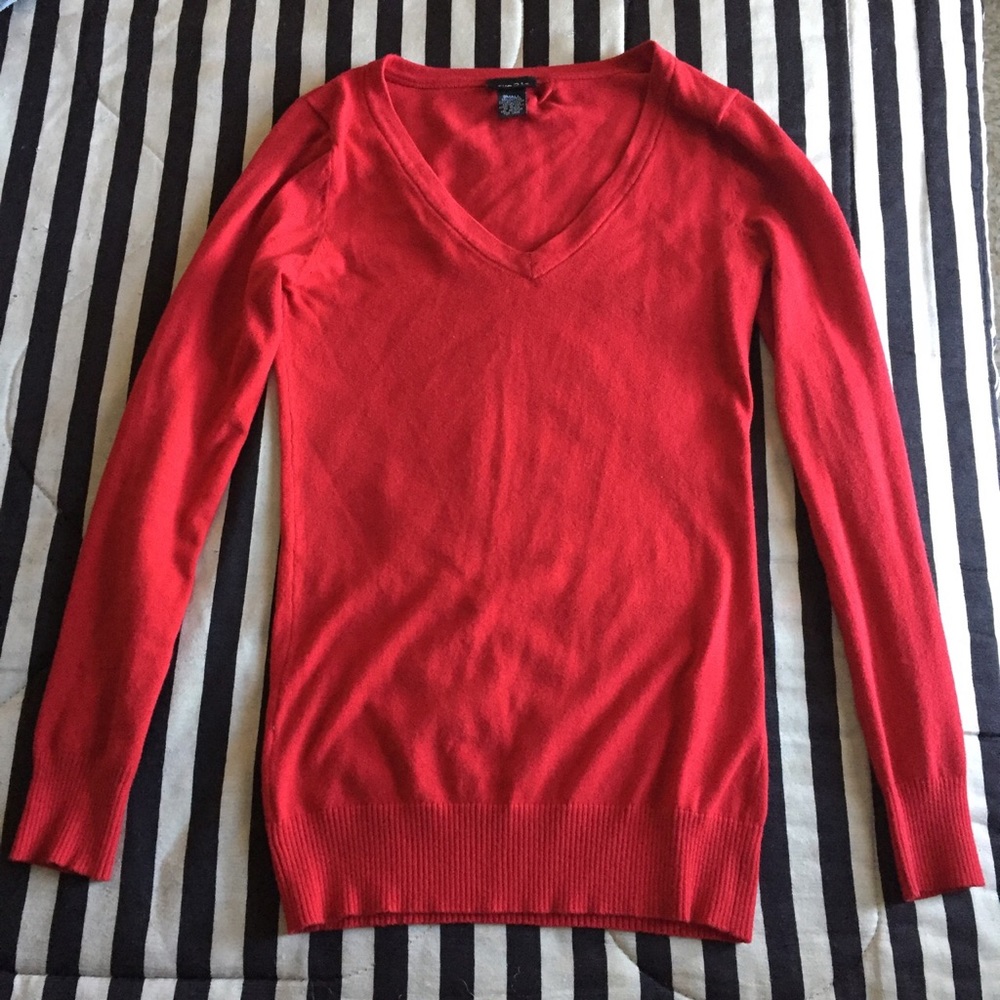 rue21 red v neck sweater. size small.