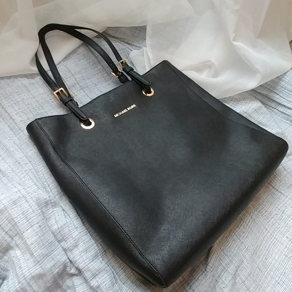 Michael Kors Jet Set Tote