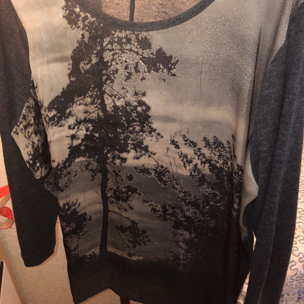 Forever +21 Grey 2 toned material long sleeve - Picture 2 of 2