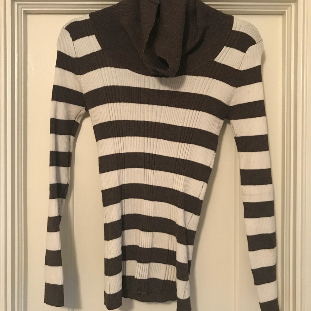 Stripped Form Fitting Long Sleeve