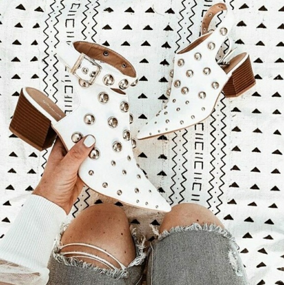 LAST PAIR!!//The Dolly// White studded booties - Picture 2 of 8