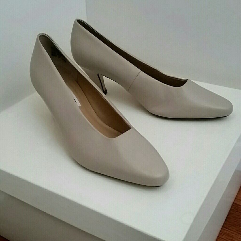 Feather lite tan shoes