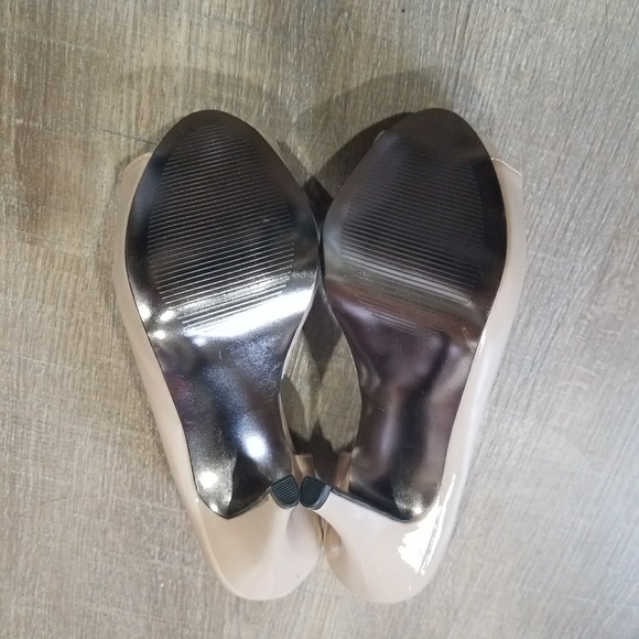 Heels - Picture 3 of 3