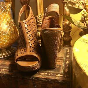 Tan Slingback Wedges 💛