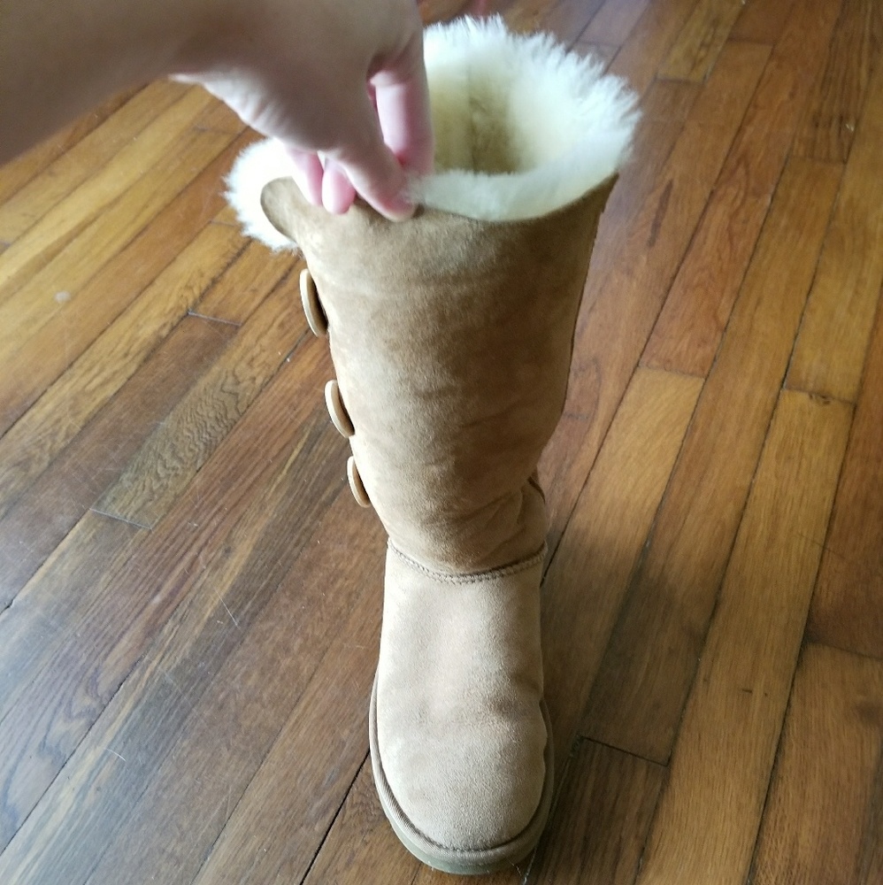 Bailey Button Chestnut Ugg Boots - image 3