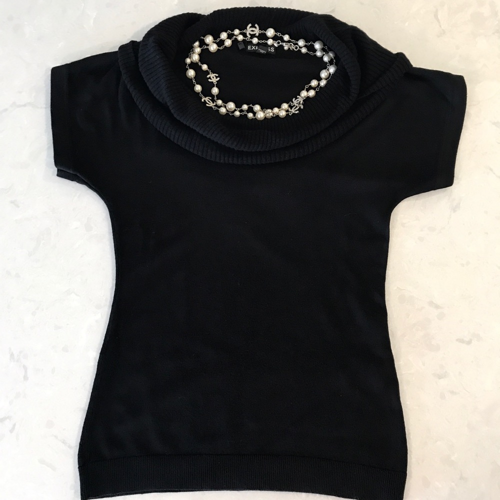 Black short sleeve sweater
