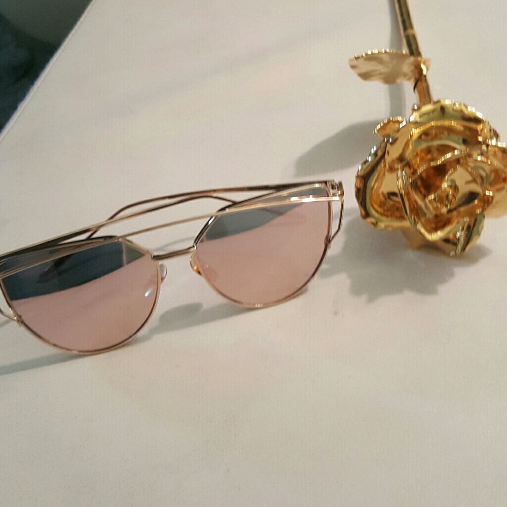 Rose Gold CatEye Sunglasses! Beautiful!