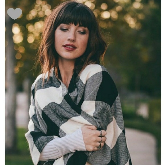 Cozy Buffallo Check Ponch/Scarf - Picture 3 of 5