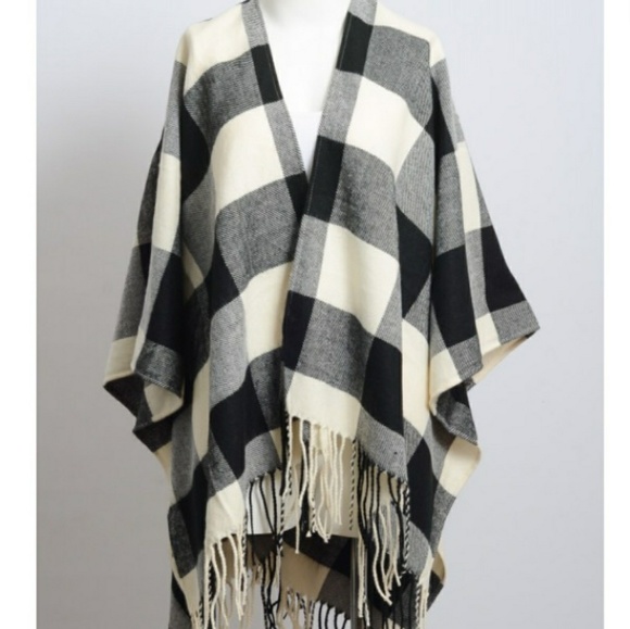 Cozy Buffallo Check Ponch/Scarf - Picture 4 of 5