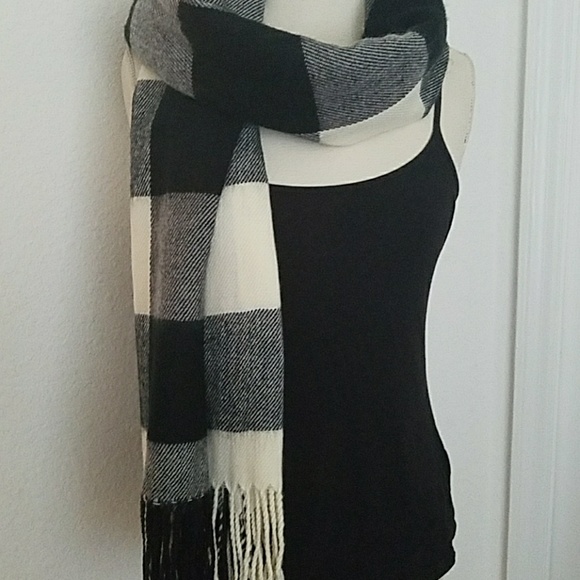 Cozy Buffallo Check Ponch/Scarf - Picture 5 of 5