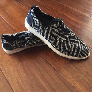 Toms sneakers