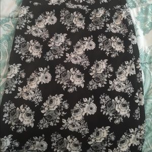 Large Lularoe Cassie